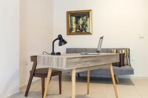 J&G Rhodes city flat