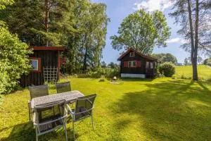 Koselig hytte på eget tun med varmtvanns utedusj - Spydeberg