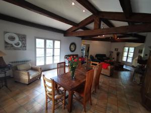 Maisons de vacances Location Cevennes - Maison familiale 10 couchages sur les hauteurs d-Anduze 30140 : photos des chambres
