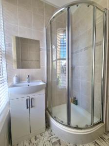 Entire Apartment by City Centre & Harbourside