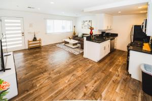 Stylish One Bedroom in Hollywood Koreatown Area with Parking