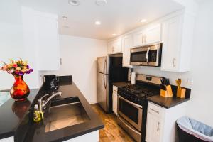 Stylish One Bedroom in Hollywood Koreatown Area with Parking