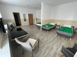 Große Zimmer für 3 Personen -Fernseher, Kühlschrank - 沃尔夫斯堡