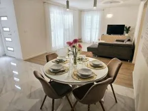 Split Vacation - 兹诺夫尼卡