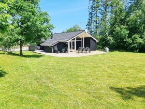 8 person holiday home in Hadsund