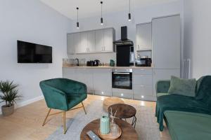 Modern Apartment Off Road Parking Spacious Double Bed Suite 7