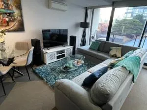 Modern Luxurious with private parking on premises and fast internet - Prahran