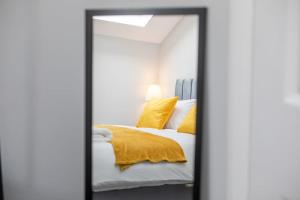 Modern Apartment Free Off Road Parking King Bed Suite 9