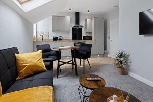 Modern Apartment Free Off Road Parking King Bed Suite 9