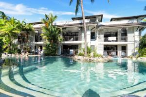 Resort-style Swim Out - A Poolside Oasis