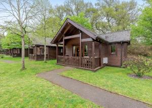 Tilford Woods Lodge Retreat