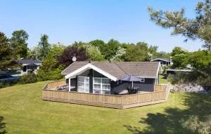 Stunning Home In Humble With Sauna - Magleby