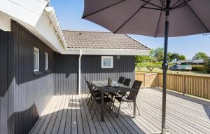 Stunning Home In Humble With Sauna