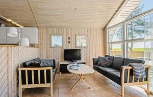 Stunning Home In Humble With Sauna