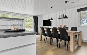 Amazing Home In Rømø With Kitchen