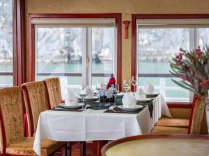 GARDEN BAY PEAK luxury cruise