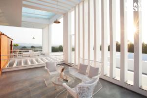 StayVista at Reflection by The Woods - Breakfast Included - Luxury Villa