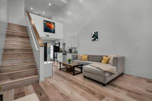 Modern 1 Bedroom Loft in Hollywood with Full Kitchen and Central AC Free Gated Parking