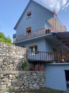 Guesthouse Kroni I Micanit