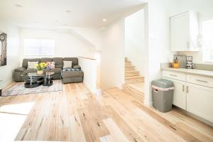 Unique 3-Level Loft with One bedroom & Two Full Bathroom