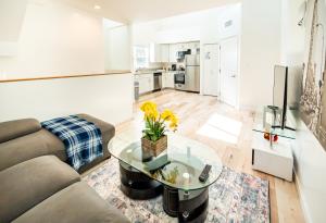 Unique 3-Level Loft with One bedroom & Two Full Bathroom