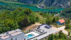 Hillside Villa Paradise with Heated pool, Gym, Fun zone