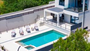 Hillside Villa Paradise with Heated pool, Gym, Fun zone