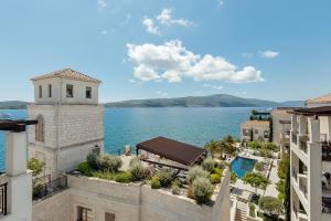 Luxurious Seafront Residence