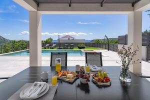 Villa River Hills with Heated pool with hydromassage, Gym