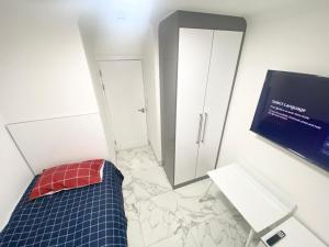 THE ROYAL BOUTIQUE REGENT LODGE by LONDON , SLEEP 8