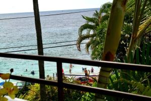 Direct oceanfront Magic Sands beach condo - Pool, AC, 2B2B, sleeps 6