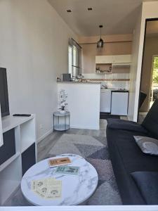 Maisons de vacances Beautiful F2 apartment 5 stops by train from Paris : photos des chambres