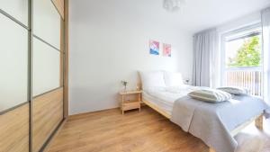 Wojska Polskiego, Sun & Snow