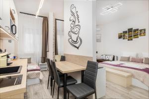 Galaxy Apartement Lift Parking