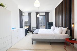 Premier Living @ The Residences -Heart of Dubai