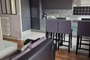 Refuge Urbain Chic avec Balcon - 圣洛