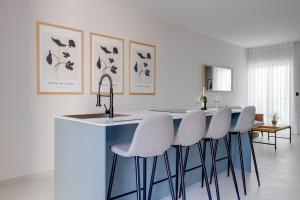 Chic Penthouse Steps from the Promenade