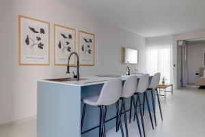 Chic Penthouse Steps from the Promenade