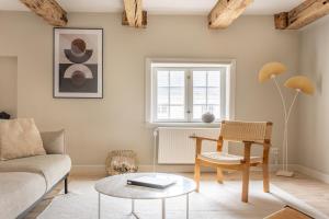 City Apartment With Exposed Ceiling Beams