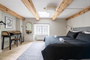 City Apartment With Exposed Ceiling Beams
