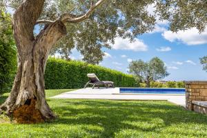Villa De Flora with salt water pool & sea view near Fažana
