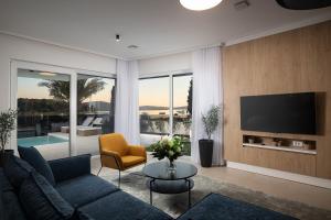Villa Estrella in Medulin for 10 people with sauna & whirpool just 6 m from the sea 
