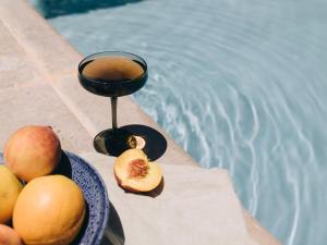 VACATION MARBELLA I Villa Marbesa White Pearl, Two Private Pools, 3min walk to the Beach, Fastest WiFi, Built in 2024