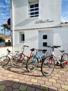 La White House pour 8 personnes avec 11 vélos et la forêt à 100m