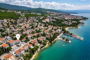 Spacious Pool Apartment Crikvenica - Happy Rentals
