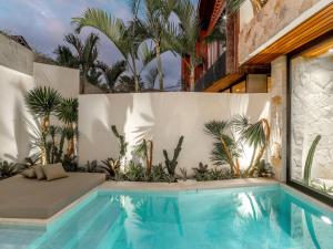 Blacksand Villas Echo Beach B4