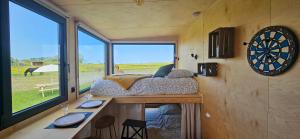 Chalets Tiny House La Cavalerie, au milieu des chevaux ! : photos des chambres