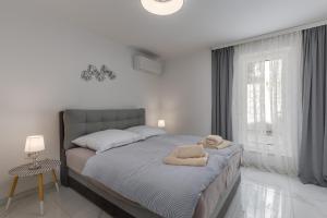 Luxury Pool Apartment With Sea View - Happy Rentals