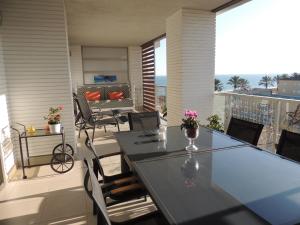 Frente a playa de arena