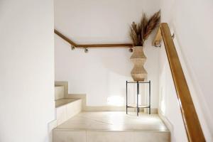 Varkiza Seaside and Views Retreat with Jacuzzi